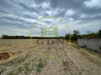 Teren intravilan 393mp cu utilitati la front situat in Braniste jud. Dolj