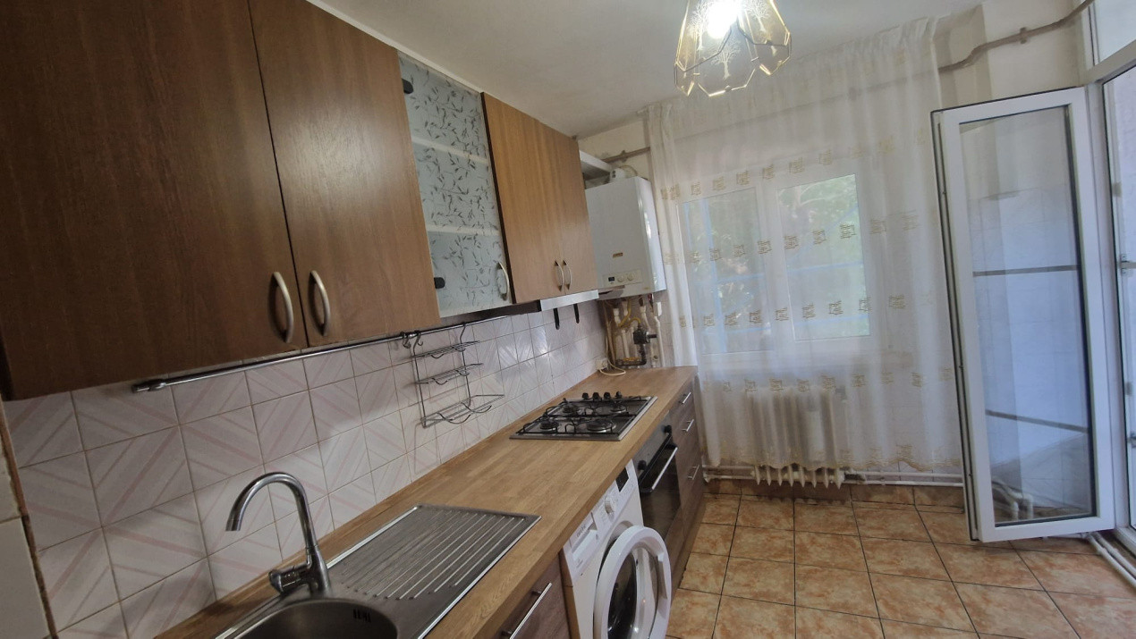 Apartament 3 camere, decomandat, 75mp, George Enescu, zona liceului de chimie