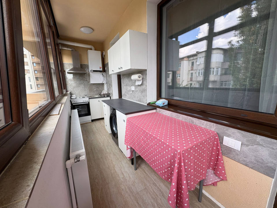 Apartament 3 camere, decomandat, 70 mp, Cartier Cornitoiu, zona Liceul Bibescu 