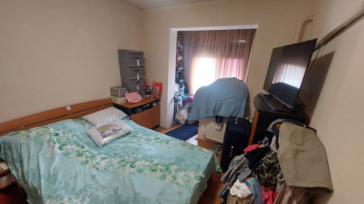 Apartament 3 camere semidecomandat, 53 mp, Craiovita zona Profi