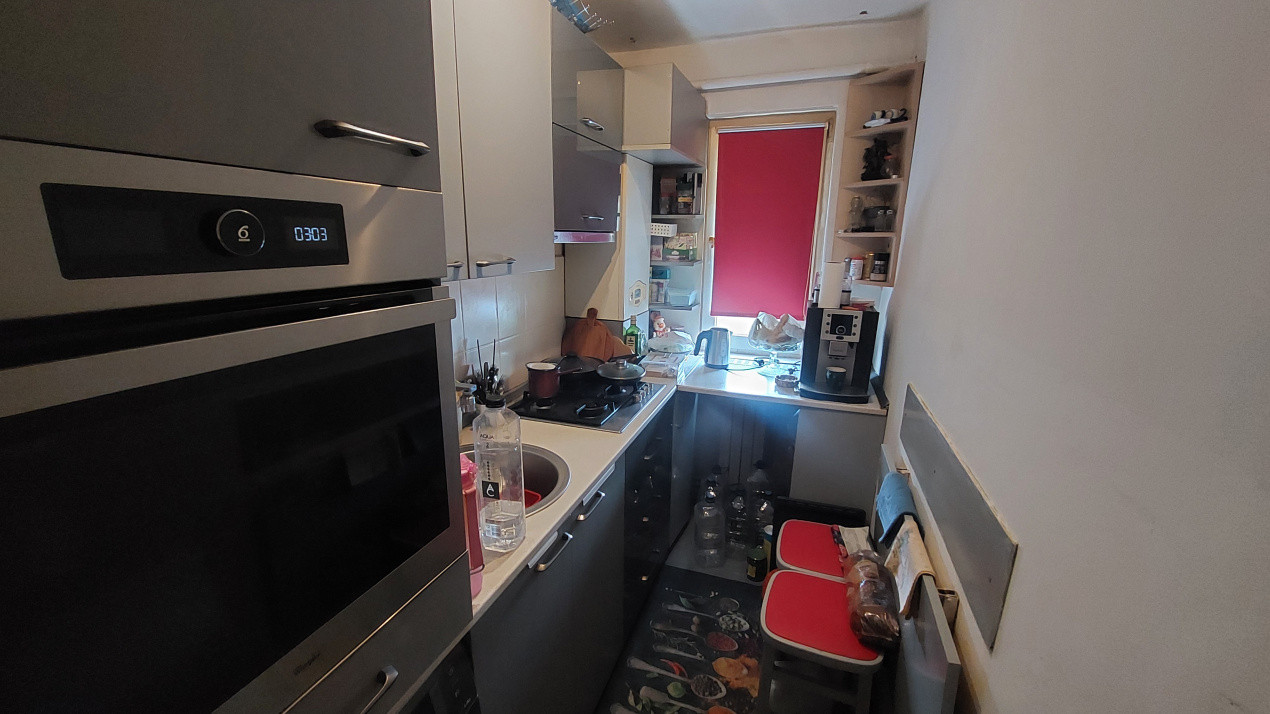 Apartament 3 camere semidecomandat, 53 mp, Craiovita zona Profi