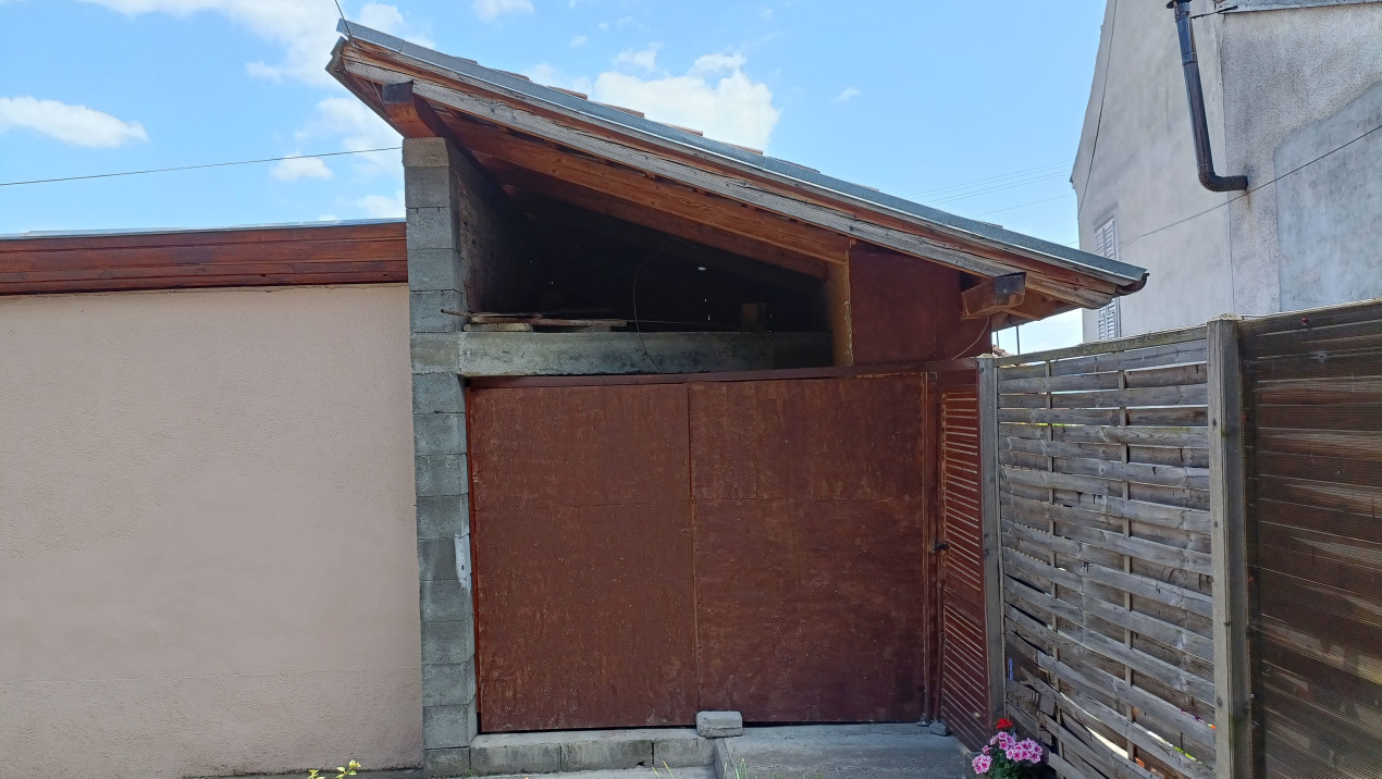 Casă de vânzare în Reghin zona centrală 4 camere - duplex cu intrare separată