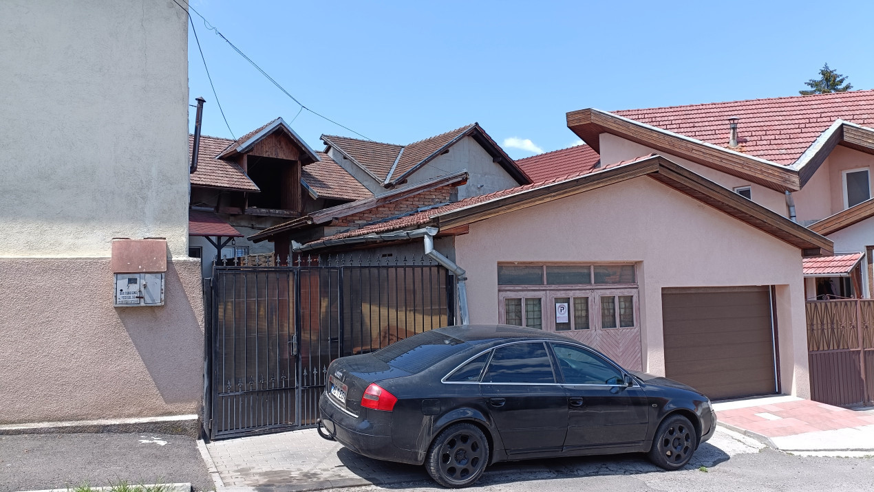 Casă de vânzare în Reghin zona centrală 4 camere - duplex cu intrare separată