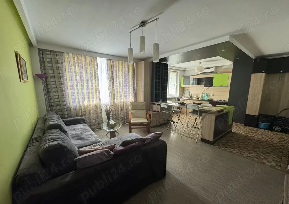 CHIRIE 3 camere Centrul Civic 