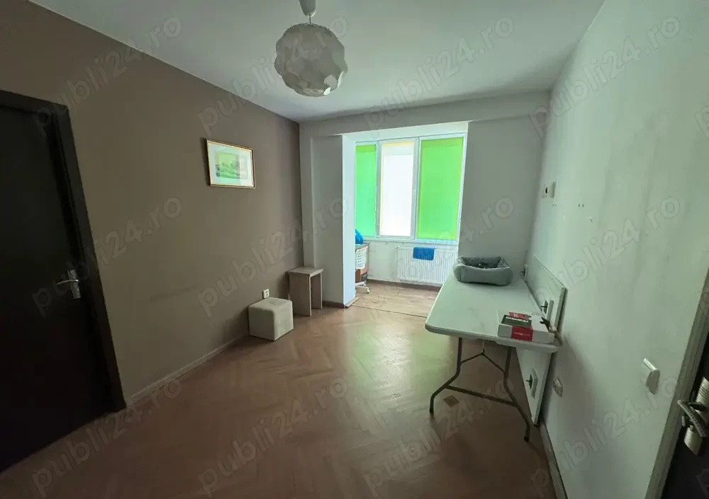 CHIRIE 3 camere Centrul Civic 