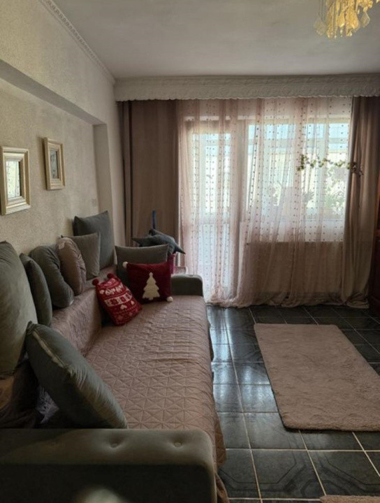 De vânzare apartament cu 3 camere 