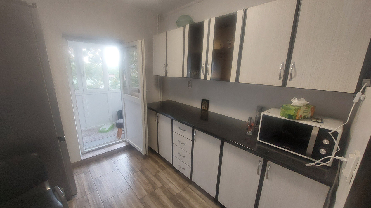 Apartament doua camere decomandat, etajul 3, Brazda zona Regia de Tutun