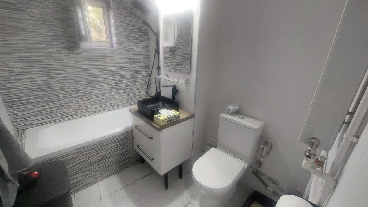 Apartament doua camere decomandat, etajul 3, Brazda zona Regia de Tutun