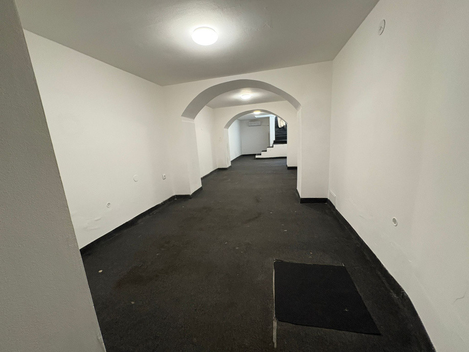 Spatiu comercial, parter + demisol, 110 mp, Zona Centrala