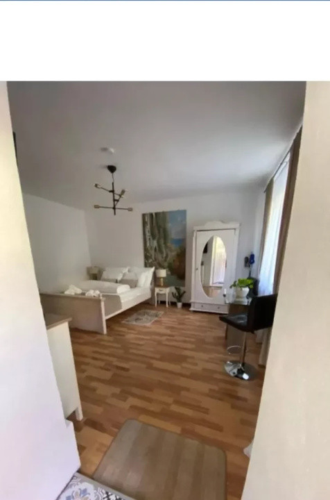 Închiriez garsonieră modernă în Centrul Vechi – cu terasă 