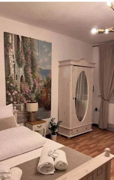 Închiriez garsonieră modernă în Centrul Vechi – cu terasă 