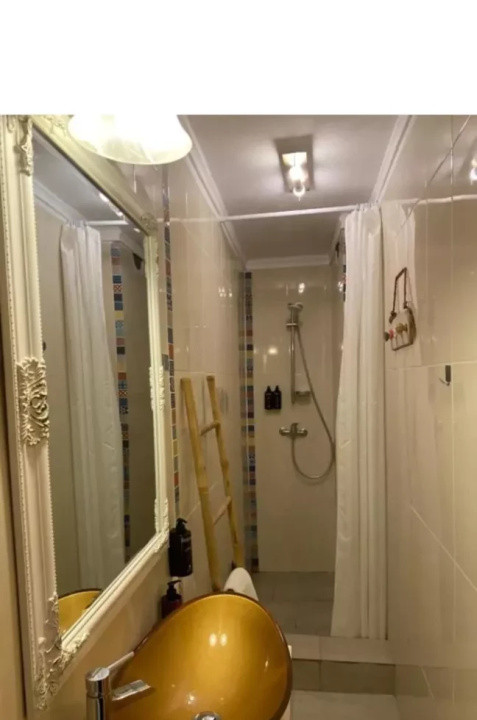 Închiriez garsonieră modernă în Centrul Vechi – cu terasă 