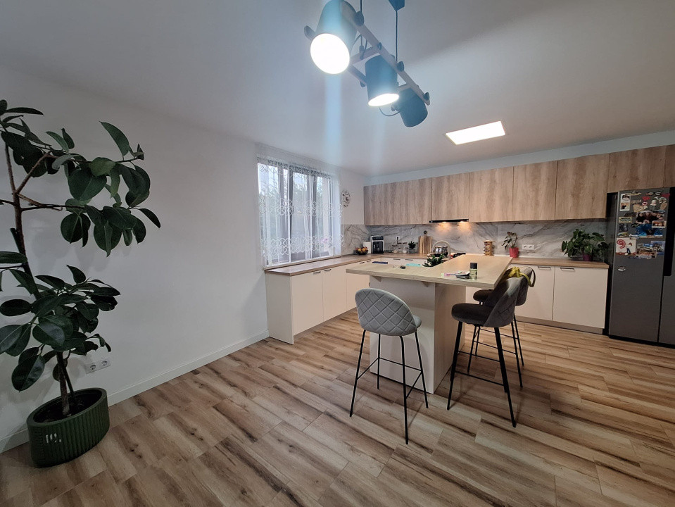 Urgent! Ofertă de vânzare casă cu etaj, 225 mp.+ 1500 mp teren, Mihai Viteazu