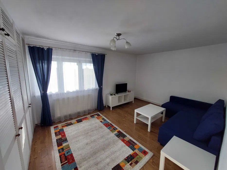 Inchiriere  apartament 2 camere cu balcon