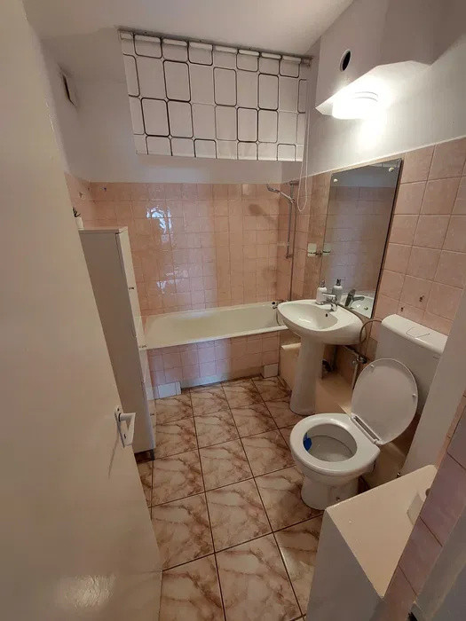 Inchiriere  apartament 2 camere cu balcon