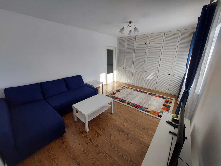 Inchiriere  apartament 2 camere cu balcon