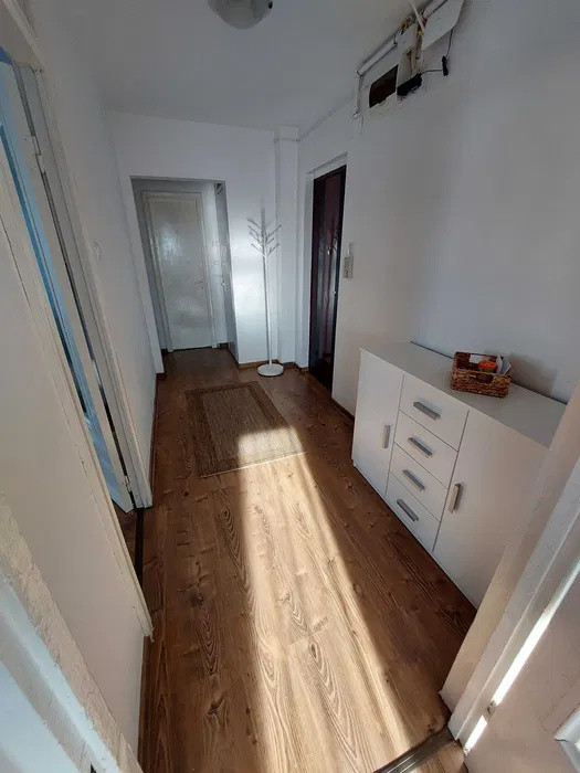 Inchiriere  apartament 2 camere cu balcon