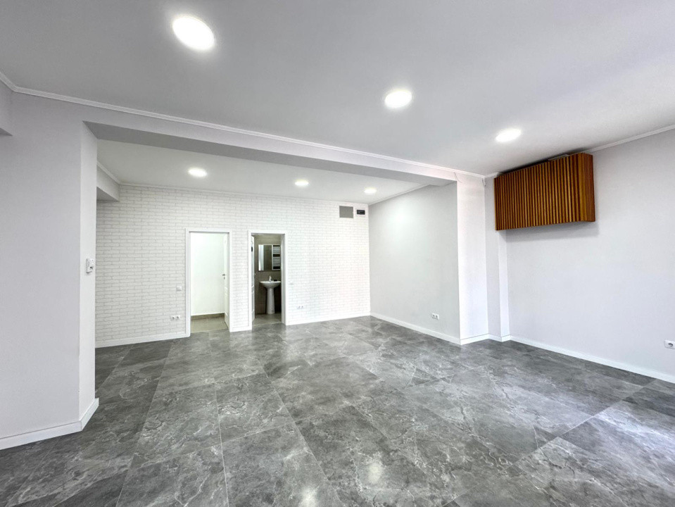 Inchiriere spatiu comercial - Centrul Vechi - intrare din strada