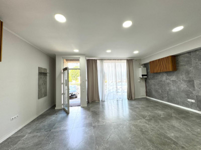 Inchiriere spatiu comercial - Centrul Vechi - intrare din strada