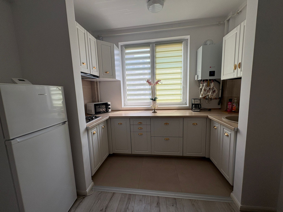 Apartament, 2 camere, decomandat, 70 mp, Centru, zona Campia Islaz