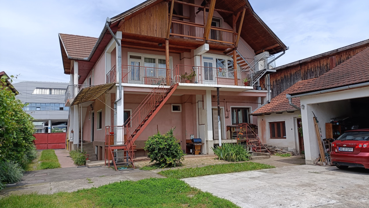 Casă de vânzare - Reghin complex imobiliar și spațiu comercial 