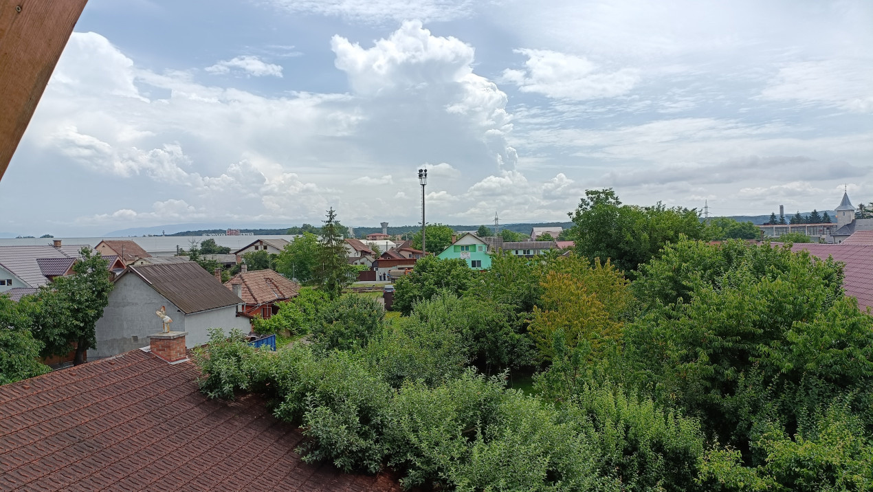 Casă de vânzare - Reghin complex imobiliar și spațiu comercial 