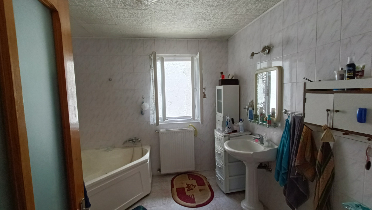 Casă de vânzare - Reghin complex imobiliar și spațiu comercial 