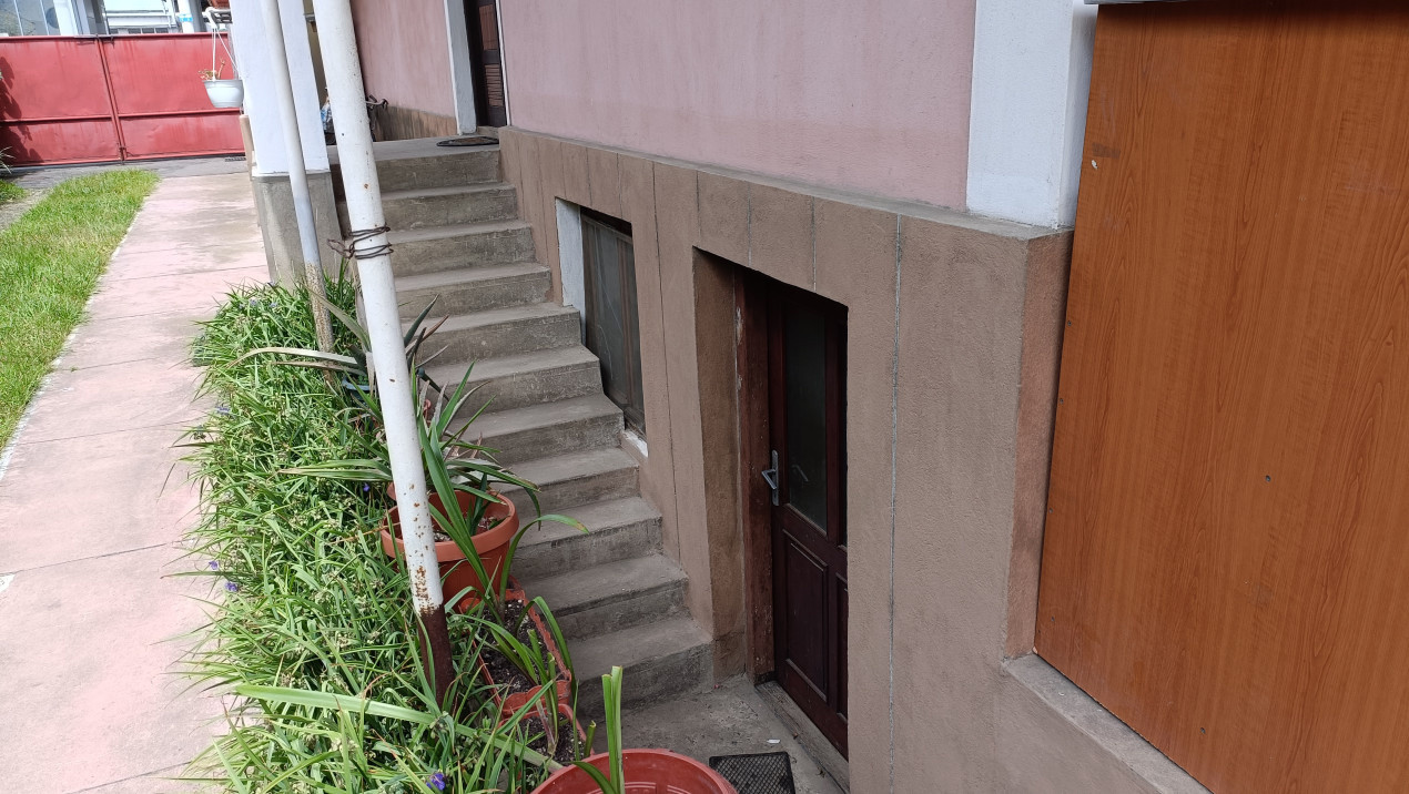 Casă de vânzare - Reghin complex imobiliar și spațiu comercial 