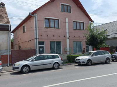 Casă de vânzare - Reghin complex imobiliar și spațiu comercial 