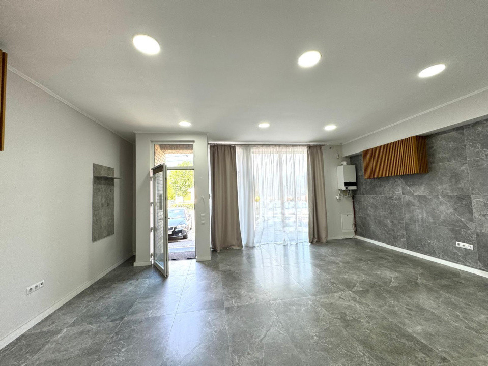 Inchiriere spatiu comercial - Centrul Vechi - intrare din strada
