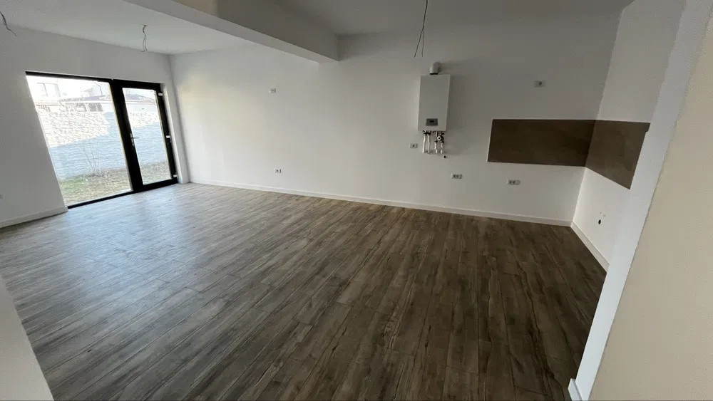 Casa Parter,300 mp,90 MP utili, Damila
