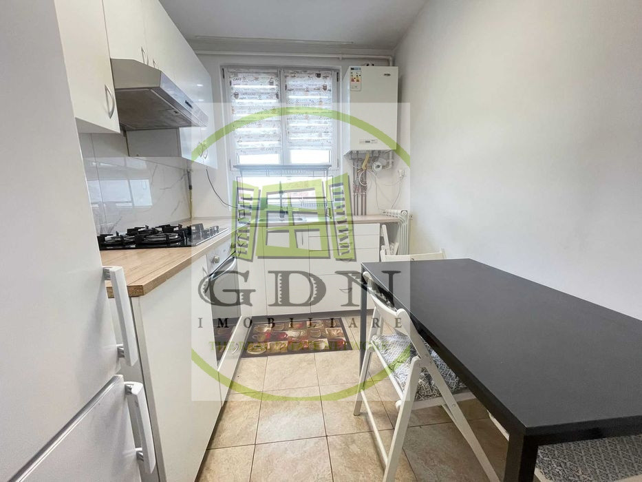 Vânzare apartament 2 camere – decomandat, cu balcon și vedere panoramică 