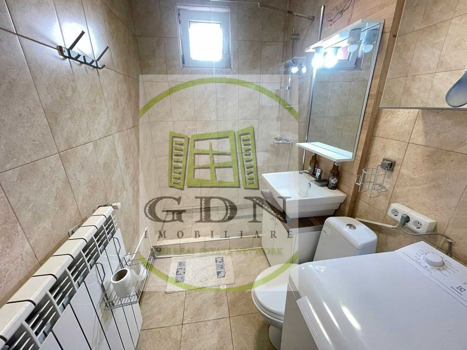 Vânzare apartament 2 camere – decomandat, cu balcon și vedere panoramică 