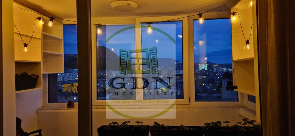 Vânzare apartament 2 camere – decomandat, cu balcon și vedere panoramică 