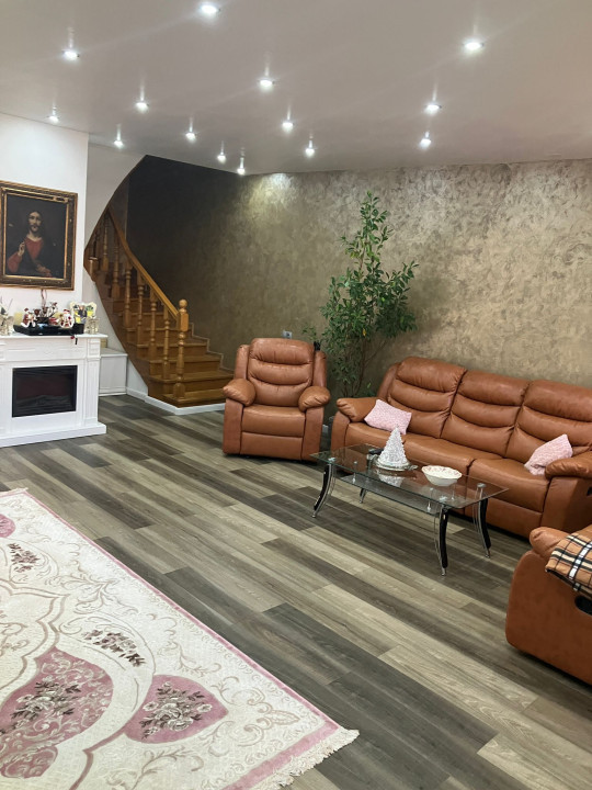 Complex de 2 case moderne  suprafata totala de 245mp mobilate, zona Terezian