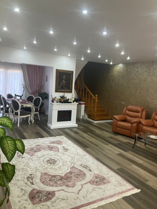 Complex de 2 case moderne  suprafata totala de 245mp mobilate, zona Terezian