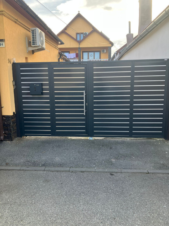 Complex de 2 case moderne  suprafata totala de 245mp mobilate, zona Terezian