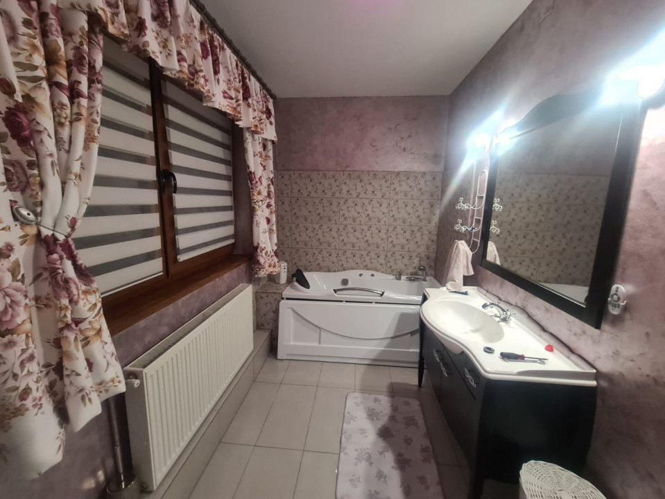 Complex de 2 case moderne  suprafata totala de 245mp mobilate, zona Terezian