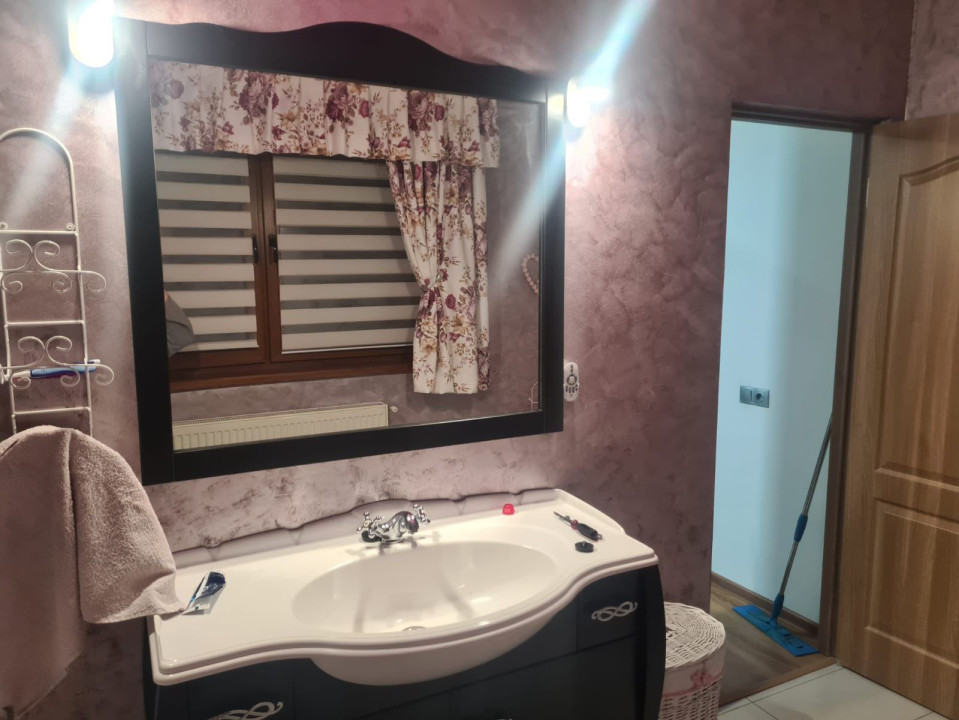 Complex de 2 case moderne  suprafata totala de 245mp mobilate, zona Terezian