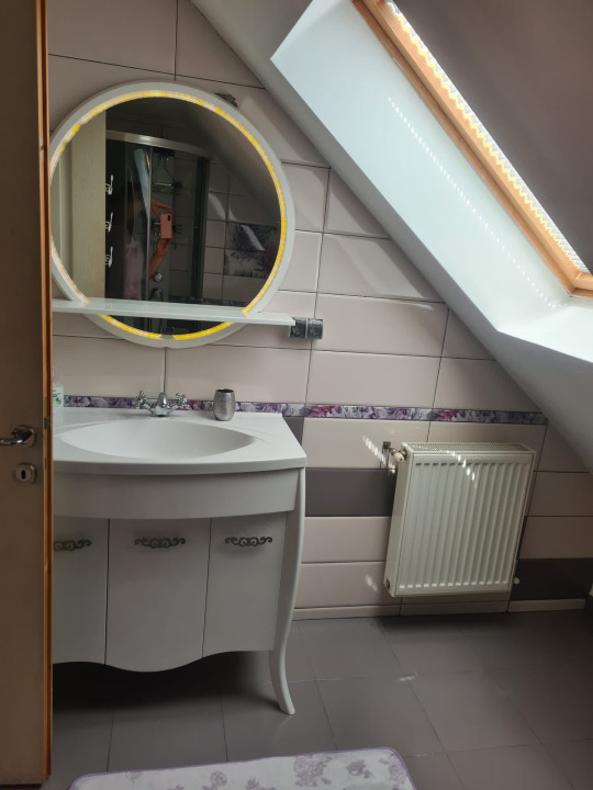 Complex de 2 case moderne  suprafata totala de 245mp mobilate, zona Terezian