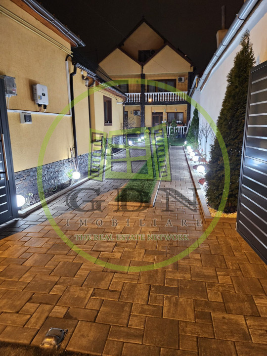 Complex de 2 case moderne  suprafata totala de 245mp mobilate, zona Terezian