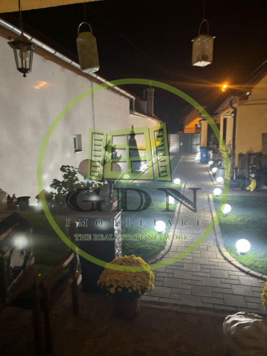 Complex de 2 case moderne  suprafata totala de 245mp mobilate, zona Terezian