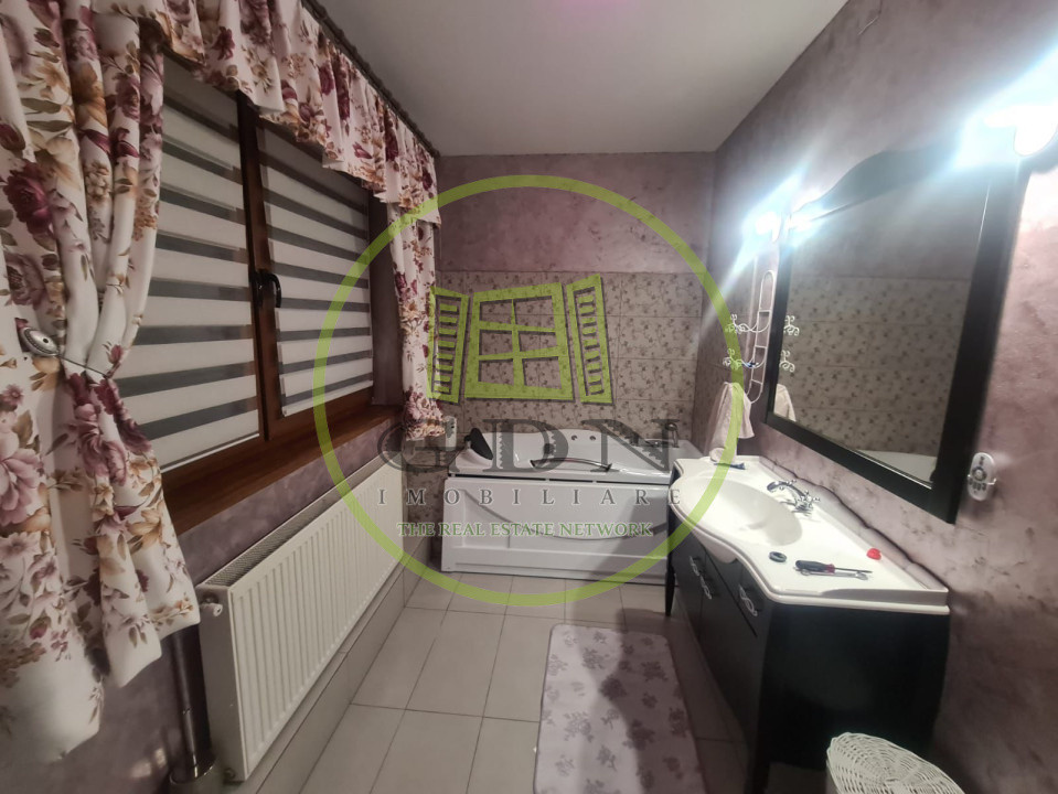 Complex de 2 case moderne  suprafata totala de 245mp mobilate, zona Terezian