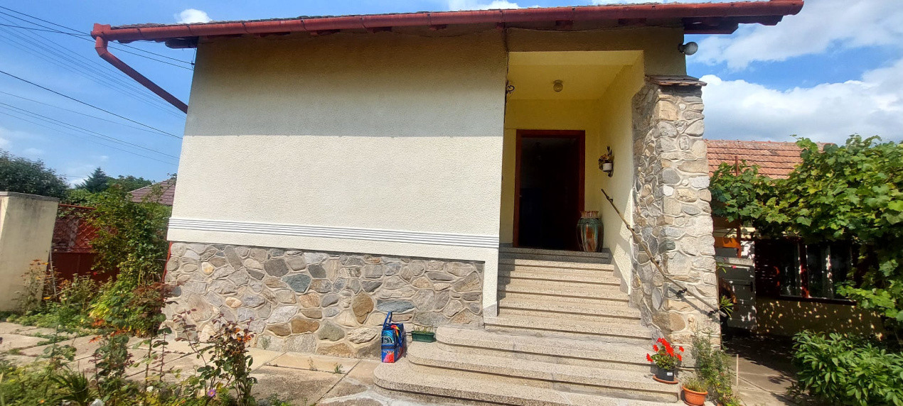 Casa 2 camere si curte de  500mp,spre inchiriere in Valea Aurie
