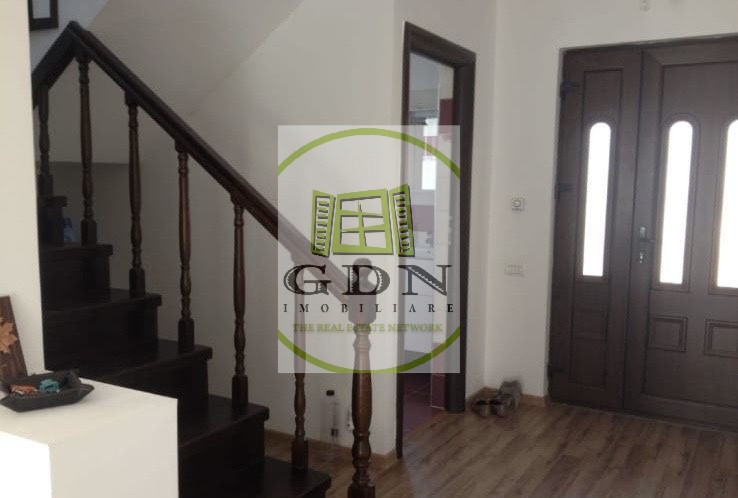 închiriere o casă tip duplex – Ghimbav, cu curte și 2 niveluri