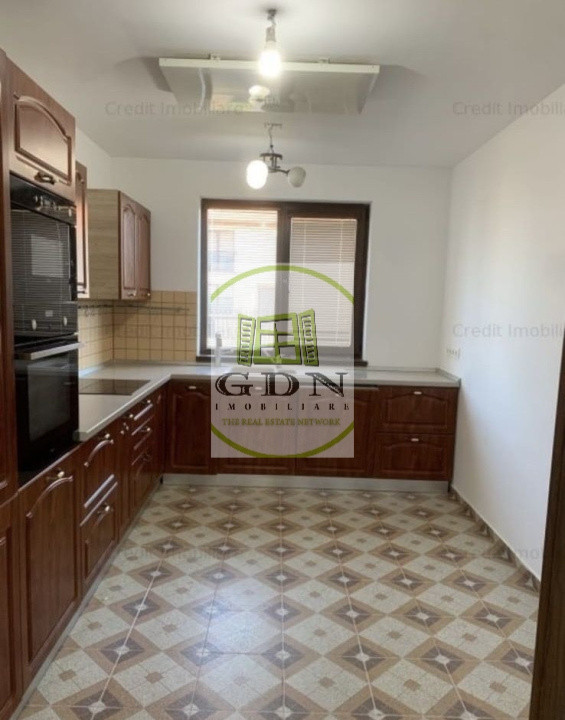 închiriere o casă tip duplex – Ghimbav, cu curte și 2 niveluri
