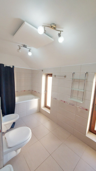 închiriere  casă  – Ghimbav, cu curte și 2 niveluri