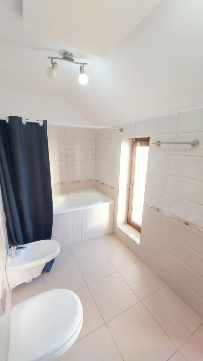 închiriere  casă  – Ghimbav, cu curte și 2 niveluri