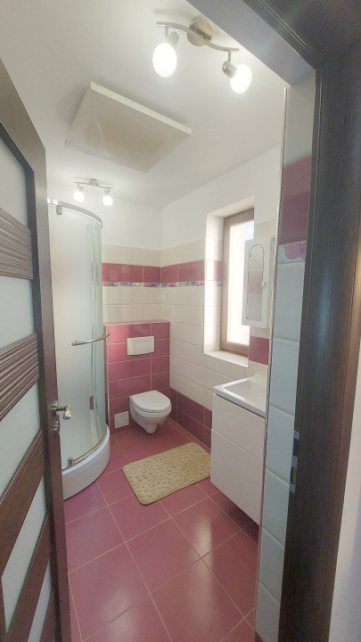 închiriere  casă  – Ghimbav, cu curte și 2 niveluri