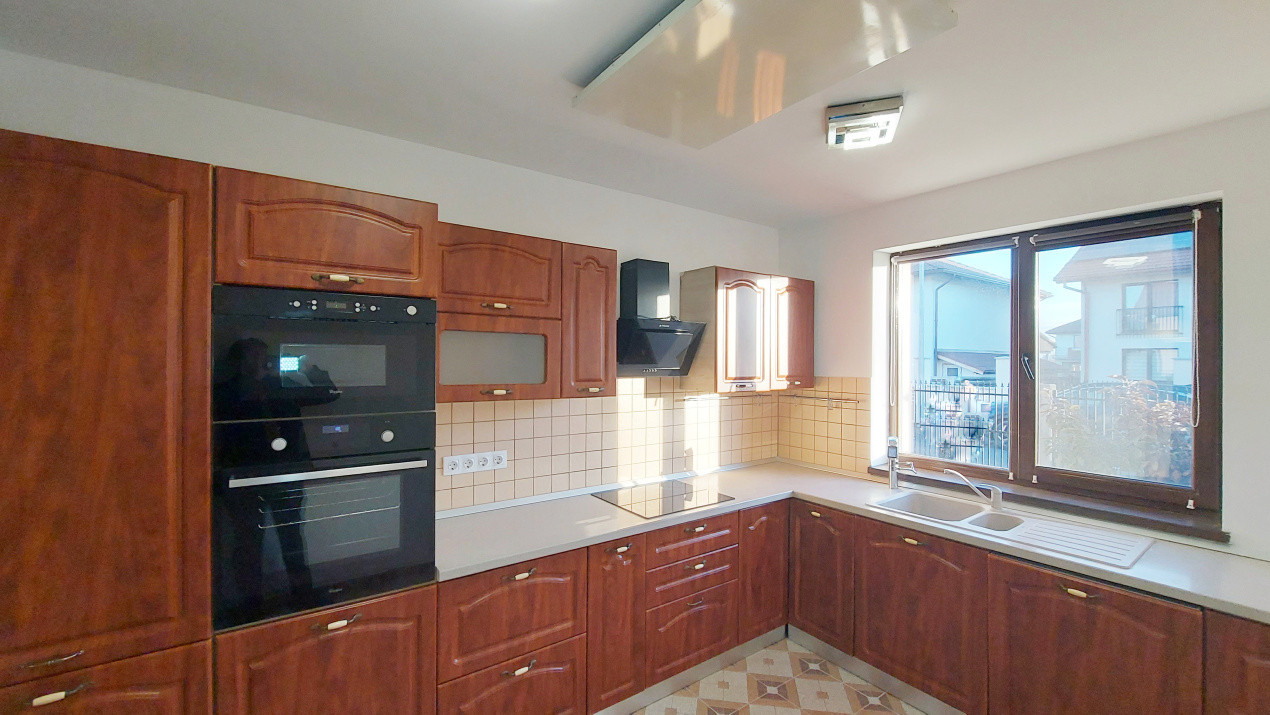 închiriere  casă  – Ghimbav, cu curte și 2 niveluri